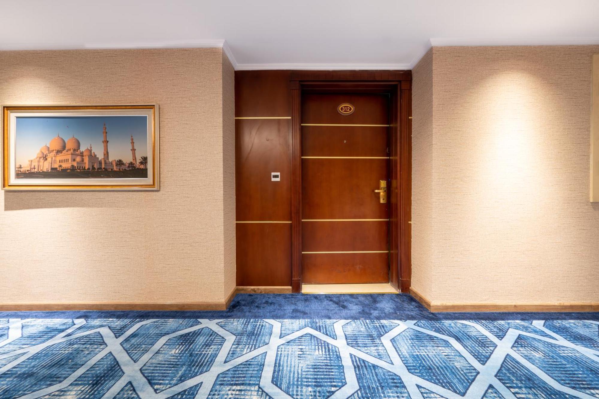 Shaza Regency Plaza Al Madinah Medina Exterior foto A door in a hotel