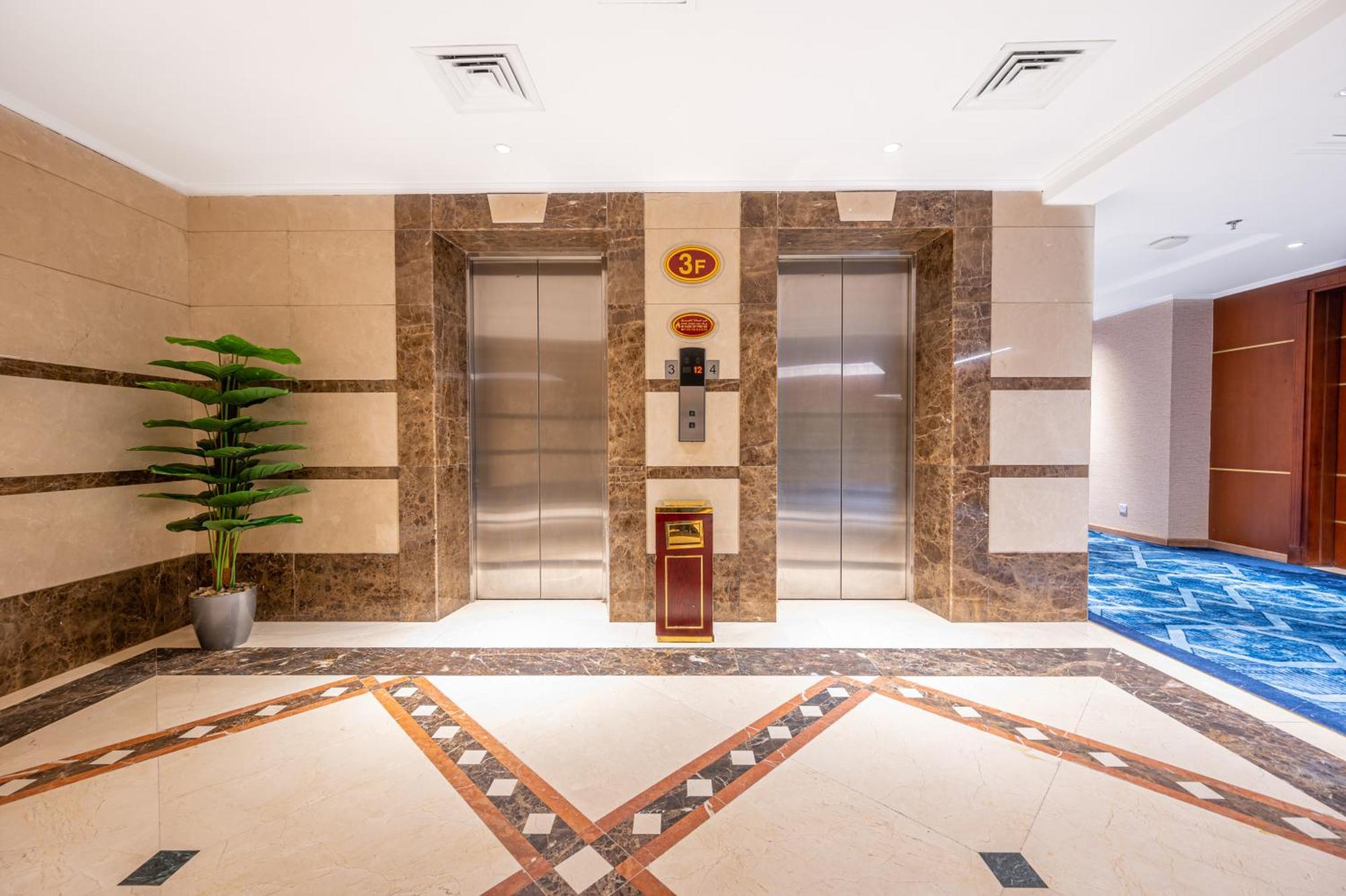 Shaza Regency Plaza Al Madinah Medina Exterior foto Elevators at the hotel