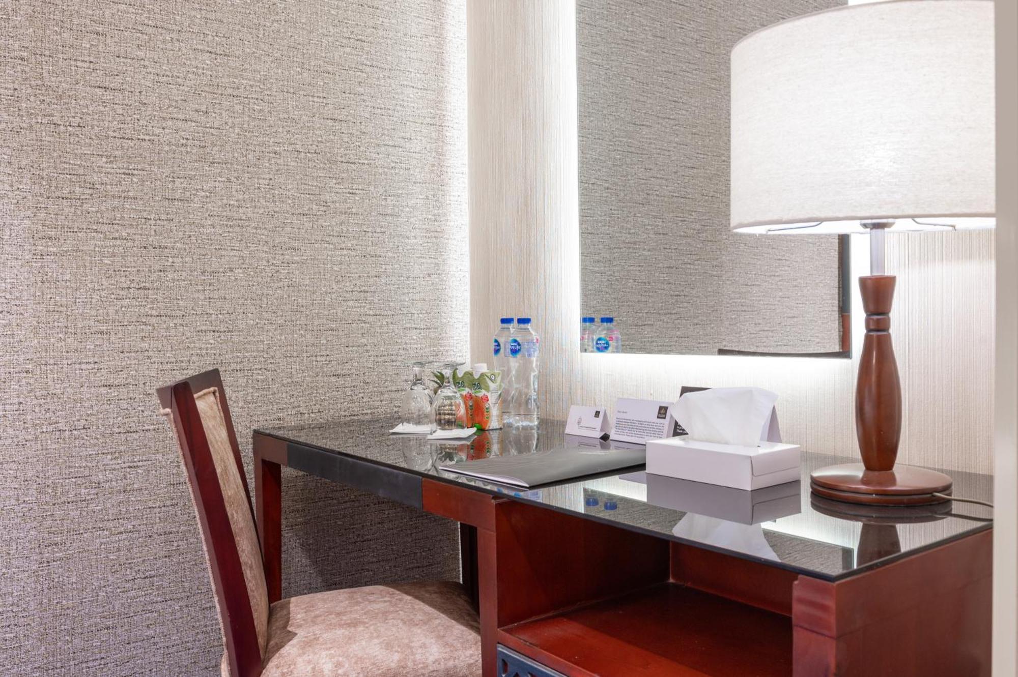 Shaza Regency Plaza Al Madinah Medina Exterior foto A table lamp