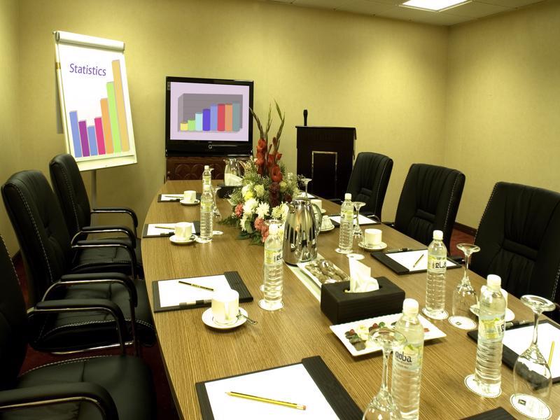 Shaza Regency Plaza Al Madinah Medina Exterior foto A boardroom meeting